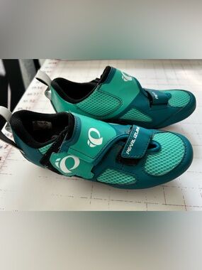 Pearl Izumi Women’s Tri Fly V Shoe w/ Clips Size 37.5